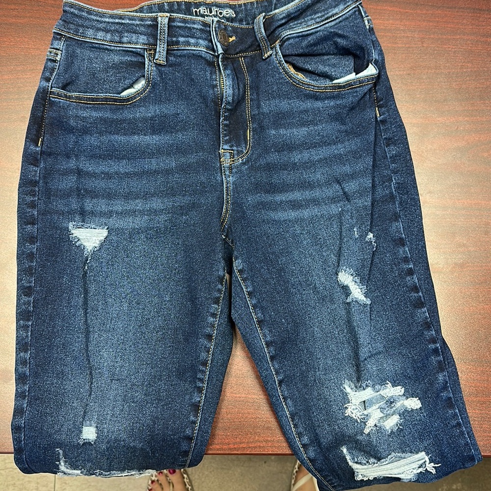 Distressed skinny jeggings